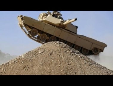 Βίντεο: Abrams M1A1 σε πλήρη δράση